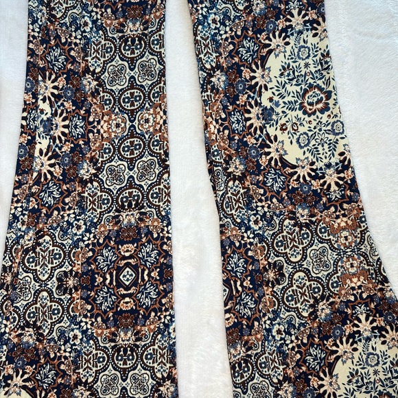 American Eagle Outfitters Women’s Boho Mandala Patterned Stretchy Flare Pants - Picture 3 of 4